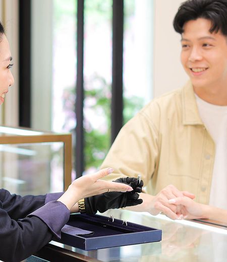 求婚與訂婚戒指有差別嗎？了解訂婚戒指的由來與象徵意義