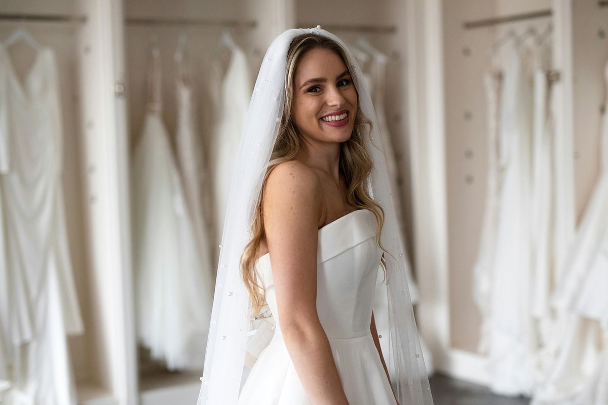 訂婚要穿什麼？新娘訂婚禮服與中式旗袍完整比較指南