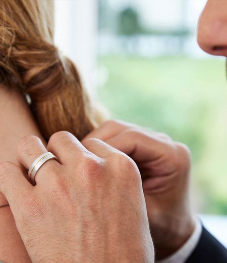 How to Choose a Men's Wedding Ring: 5 Couple Ring Matching Tips for the Sweetest Pair