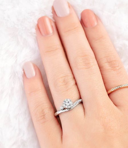 鑽石婚戒選購：搞懂 GIA 4C 標準讓你不花冤枉錢